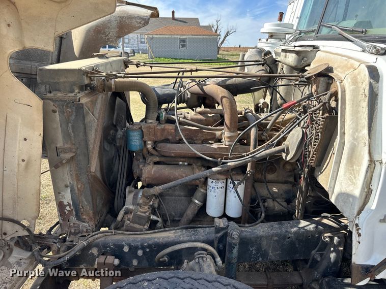 image for item OE9071 1974 Mack R600 grain truck