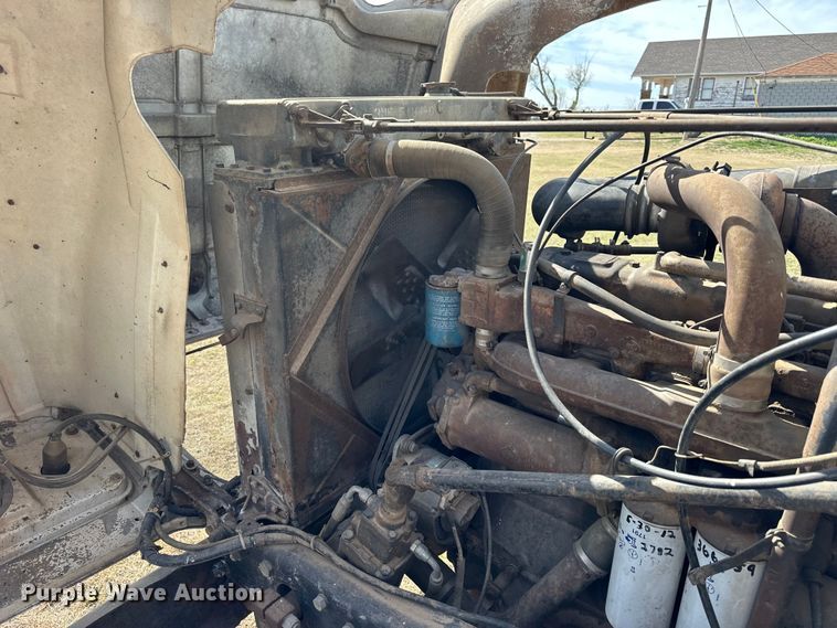 image for item OE9071 1974 Mack R600 grain truck