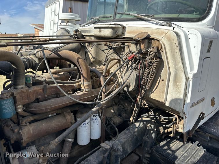 image for item OE9071 1974 Mack R600 grain truck