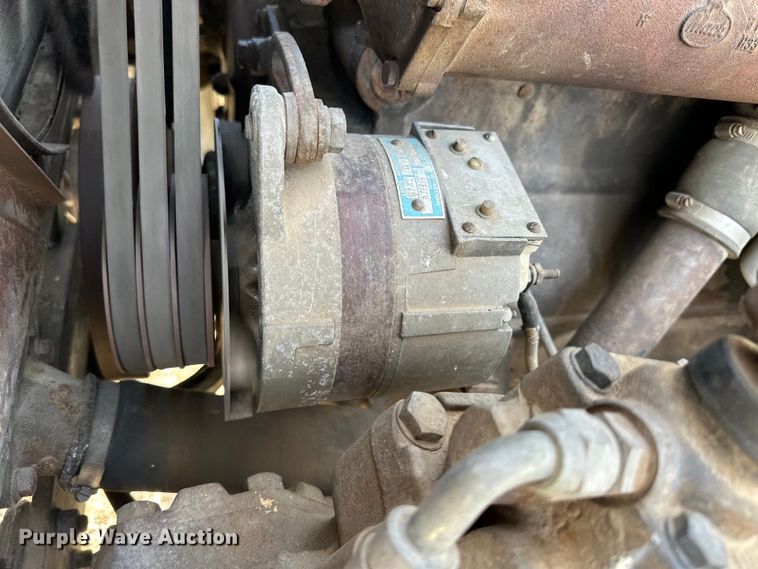 image for item OE9071 1974 Mack R600 grain truck