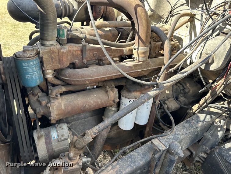 image for item OE9071 1974 Mack R600 grain truck