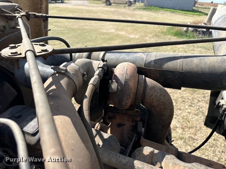 image for item OE9071 1974 Mack R600 grain truck