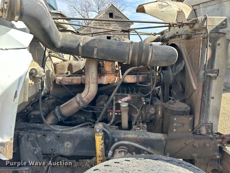 image for item OE9071 1974 Mack R600 grain truck