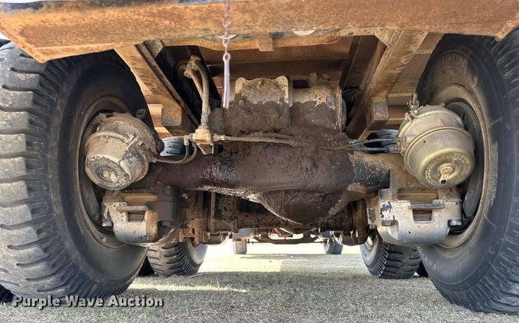 image for item OE9071 1974 Mack R600 grain truck