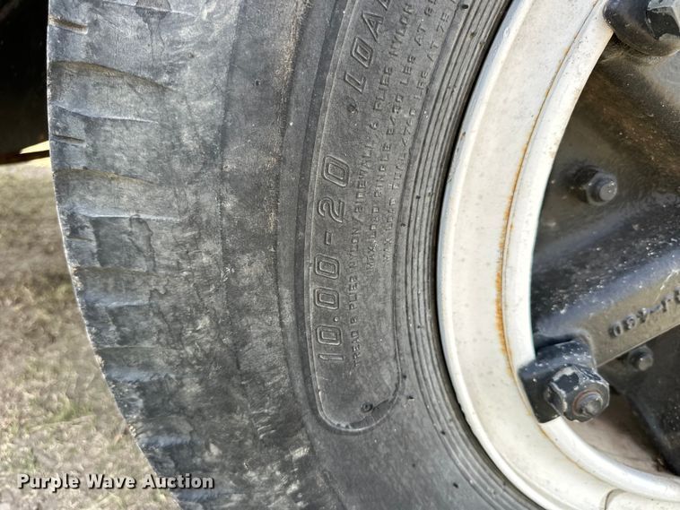 image for item OE9071 1974 Mack R600 grain truck