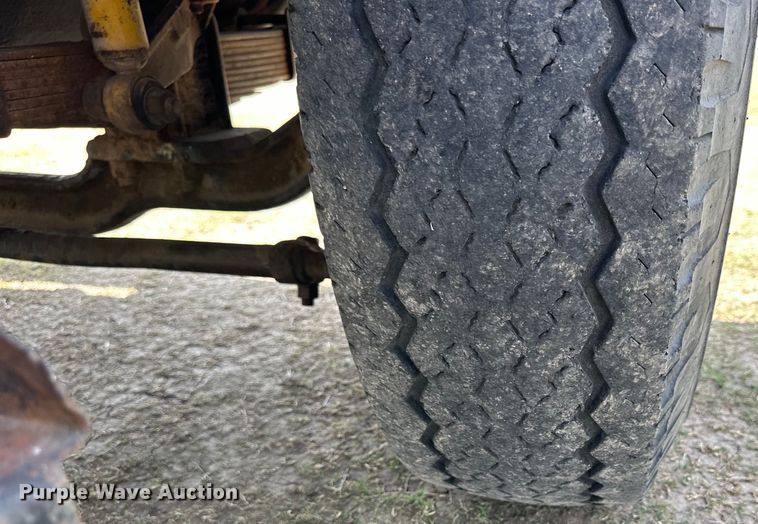 image for item OE9071 1974 Mack R600 grain truck