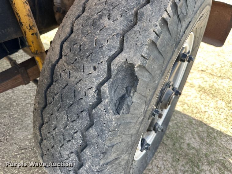 image for item OE9071 1974 Mack R600 grain truck