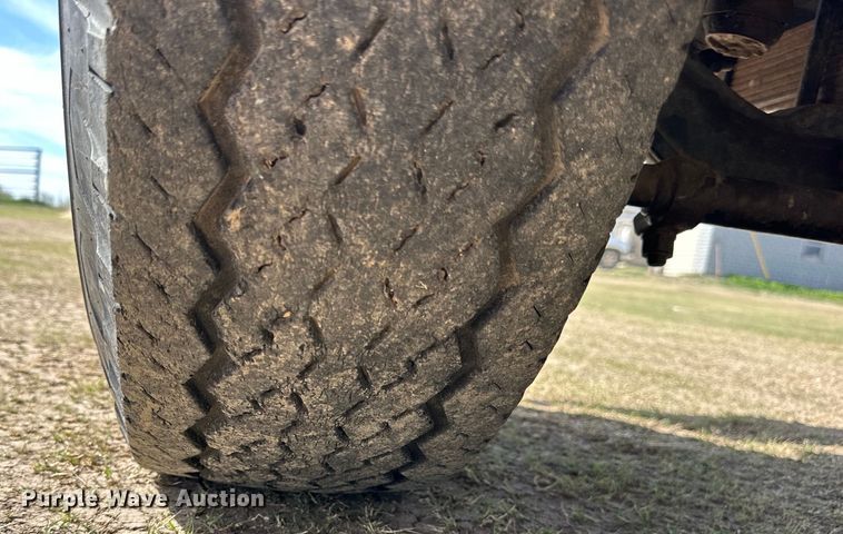 image for item OE9071 1974 Mack R600 grain truck