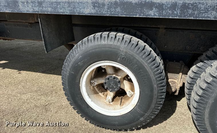 image for item OE9071 1974 Mack R600 grain truck