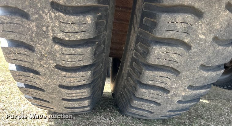 image for item OE9071 1974 Mack R600 grain truck