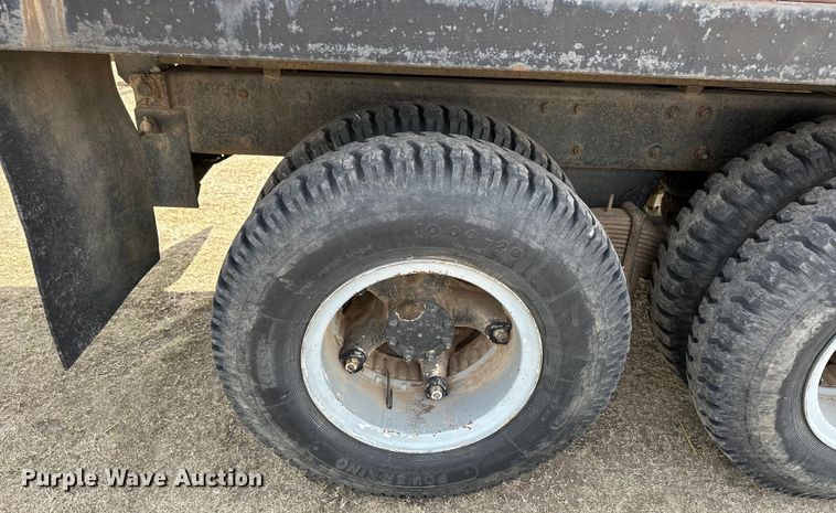 image for item OE9071 1974 Mack R600 grain truck