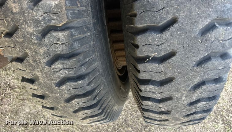 image for item OE9071 1974 Mack R600 grain truck