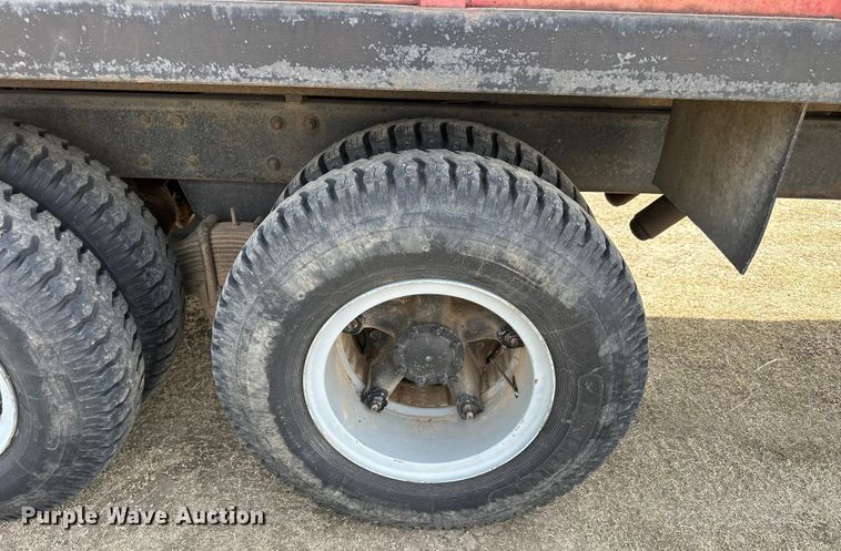 image for item OE9071 1974 Mack R600 grain truck