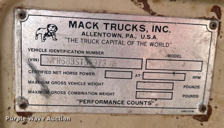 image for item OE9071 1974 Mack R600 grain truck