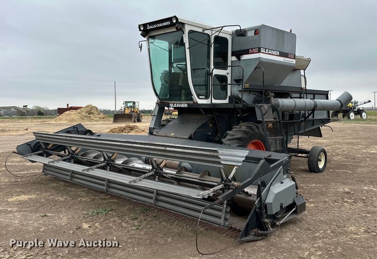 image for item OE9145 1980 Gleaner LM-M2 combine