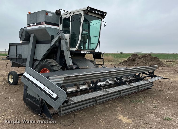 image for item OE9145 1980 Gleaner LM-M2 combine