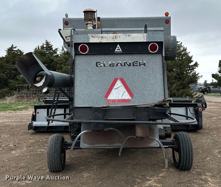 image for item OE9145 1980 Gleaner LM-M2 combine