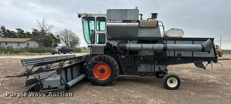 image for item OE9145 1980 Gleaner LM-M2 combine
