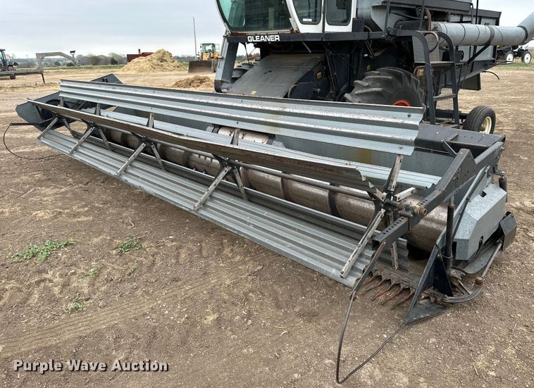 image for item OE9145 1980 Gleaner LM-M2 combine