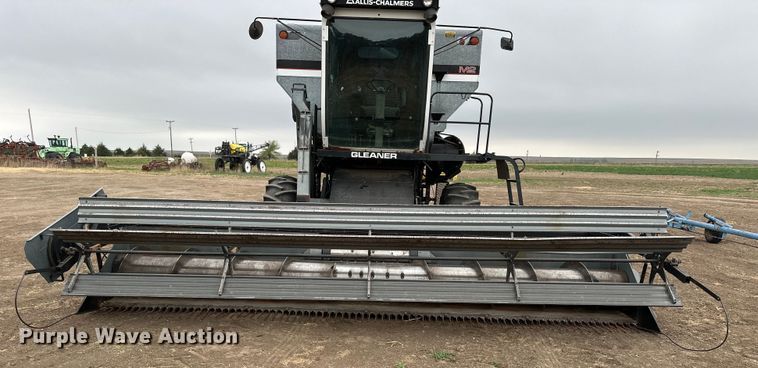 image for item OE9145 1980 Gleaner LM-M2 combine