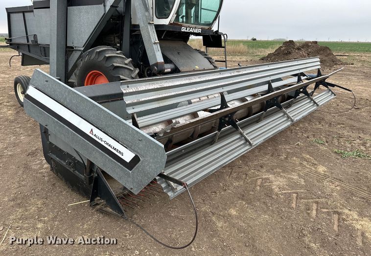 image for item OE9145 1980 Gleaner LM-M2 combine