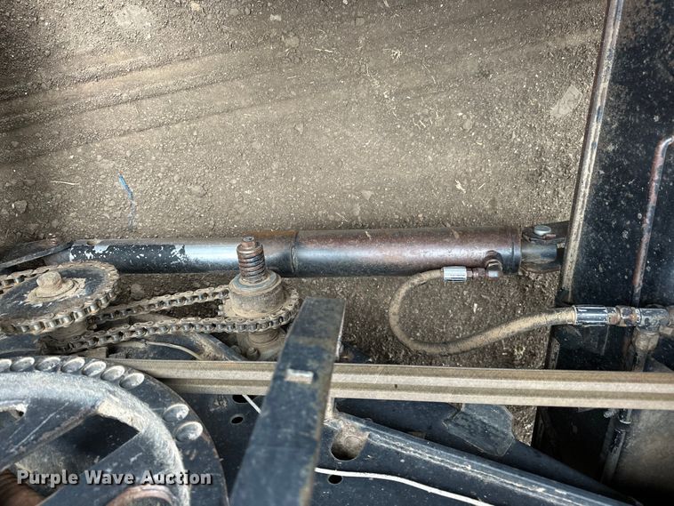 image for item OE9145 1980 Gleaner LM-M2 combine