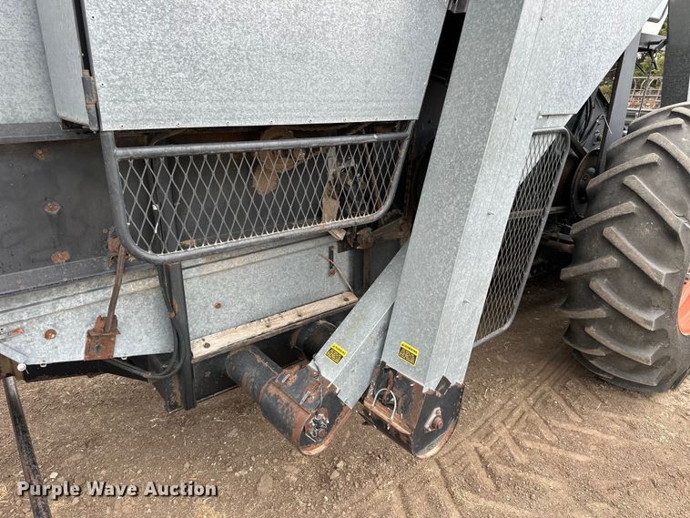 image for item OE9145 1980 Gleaner LM-M2 combine