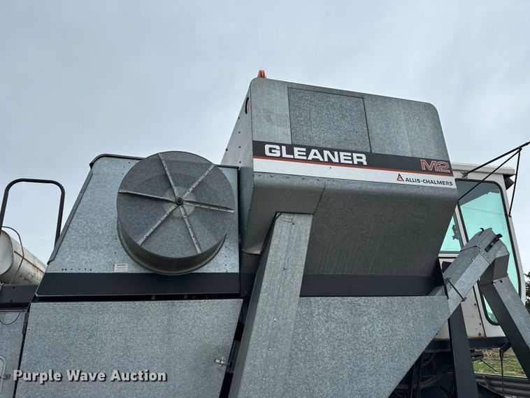 image for item OE9145 1980 Gleaner LM-M2 combine