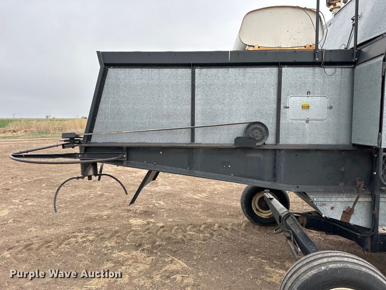 image for item OE9145 1980 Gleaner LM-M2 combine