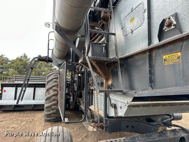 image for item OE9145 1980 Gleaner LM-M2 combine