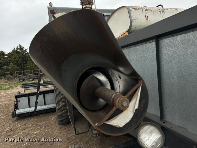 image for item OE9145 1980 Gleaner LM-M2 combine