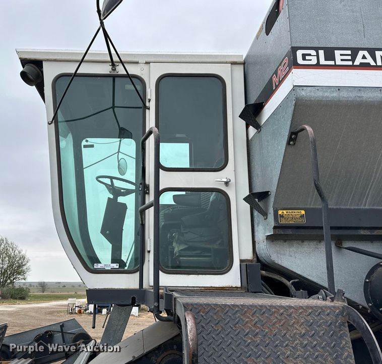 image for item OE9145 1980 Gleaner LM-M2 combine