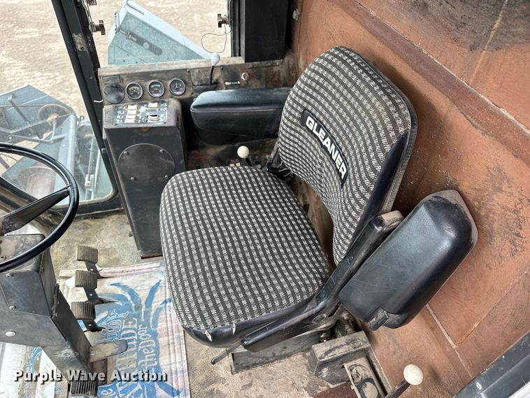 image for item OE9145 1980 Gleaner LM-M2 combine