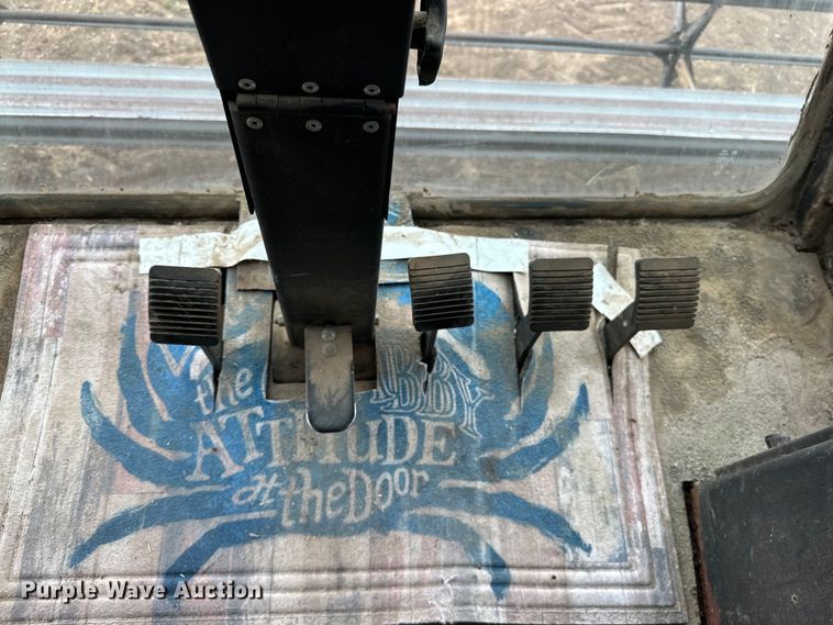 image for item OE9145 1980 Gleaner LM-M2 combine