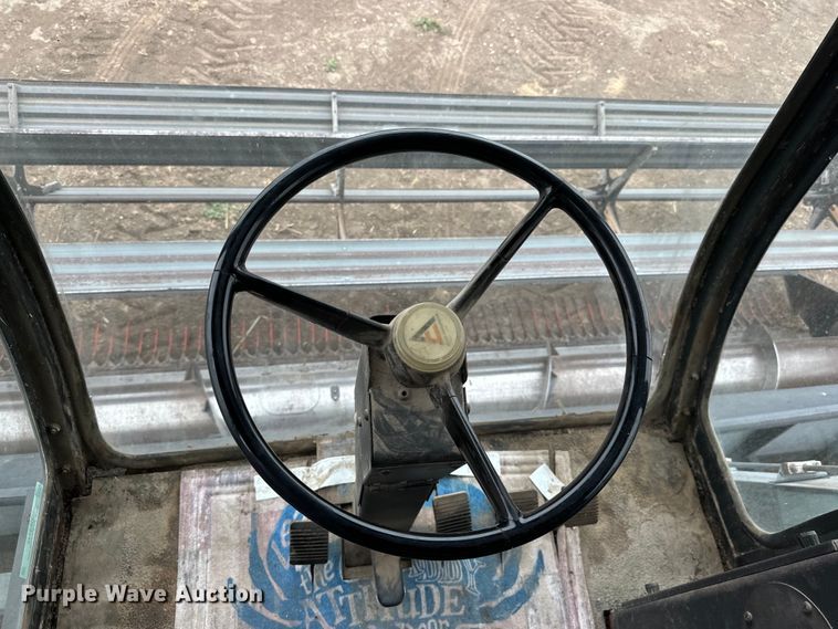 image for item OE9145 1980 Gleaner LM-M2 combine