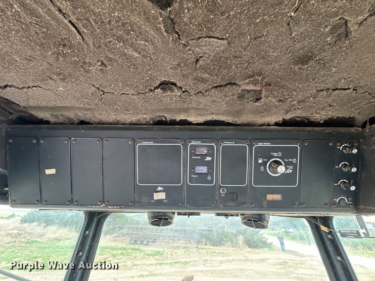 image for item OE9145 1980 Gleaner LM-M2 combine