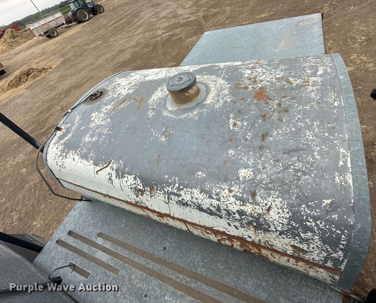 image for item OE9145 1980 Gleaner LM-M2 combine