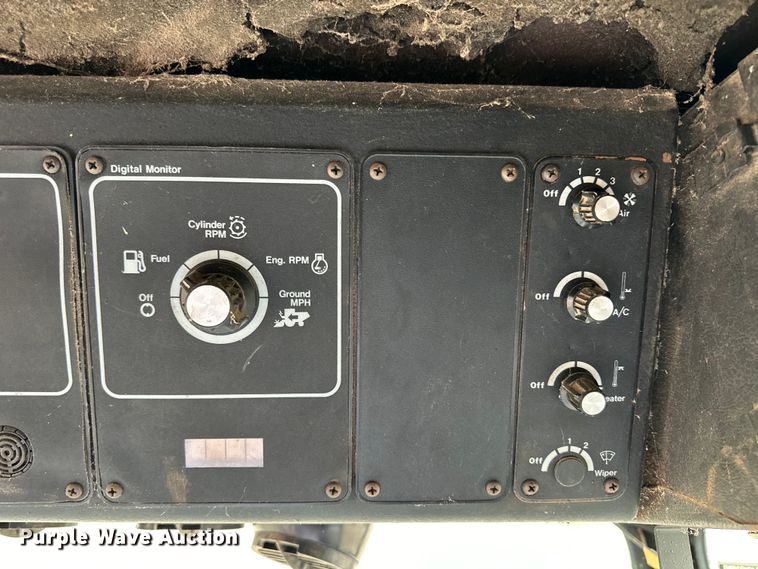 image for item OE9145 1980 Gleaner LM-M2 combine