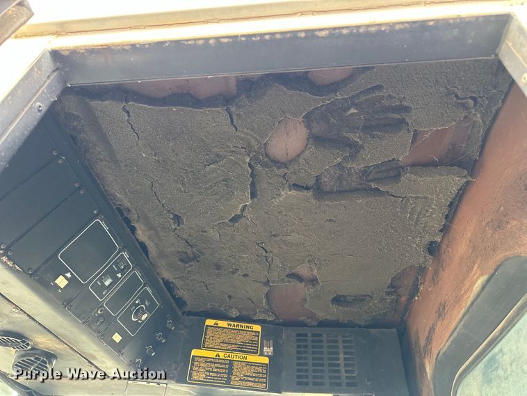 image for item OE9145 1980 Gleaner LM-M2 combine