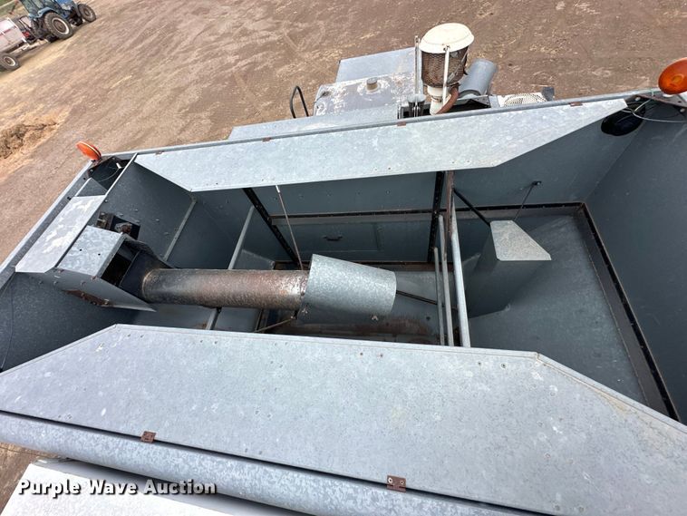 image for item OE9145 1980 Gleaner LM-M2 combine