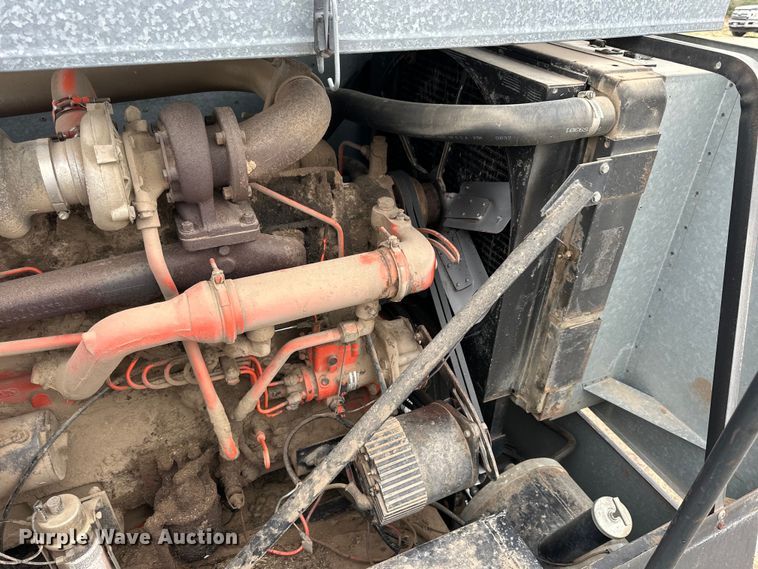 image for item OE9145 1980 Gleaner LM-M2 combine