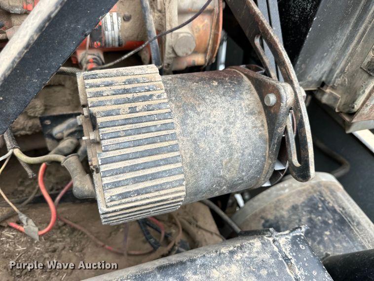 image for item OE9145 1980 Gleaner LM-M2 combine