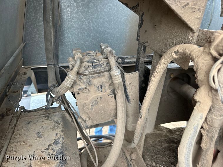 image for item OE9145 1980 Gleaner LM-M2 combine