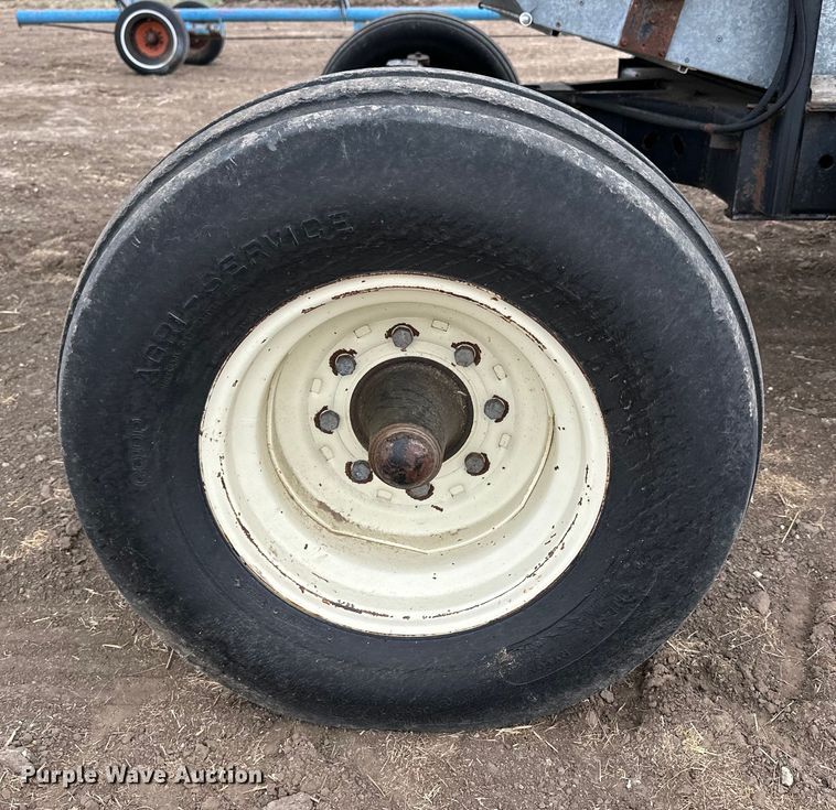 image for item OE9145 1980 Gleaner LM-M2 combine