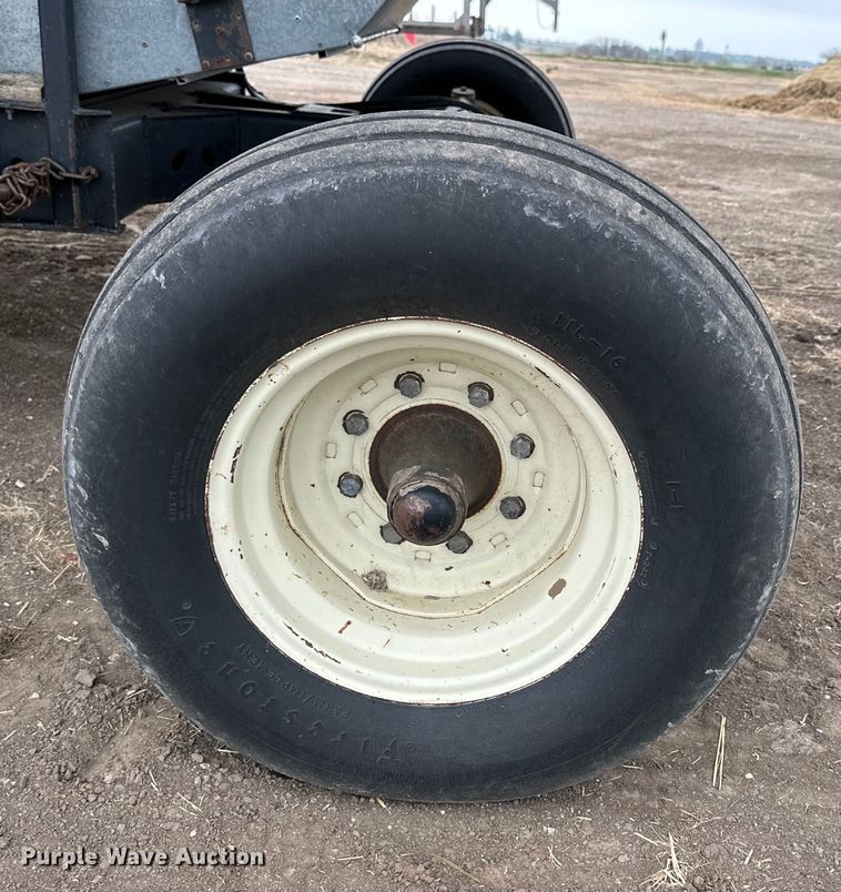 image for item OE9145 1980 Gleaner LM-M2 combine