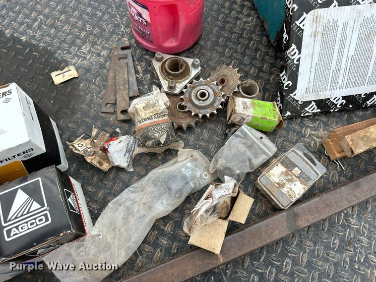 image for item OE9145 1980 Gleaner LM-M2 combine