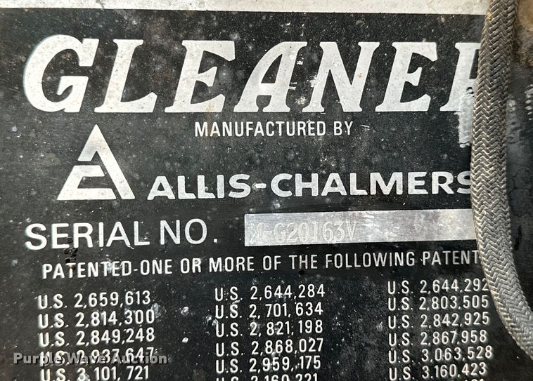 image for item OE9145 1980 Gleaner LM-M2 combine