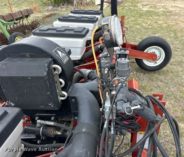 image for item OE9176 White 6700 planter