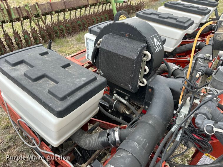 image for item OE9176 White 6700 planter