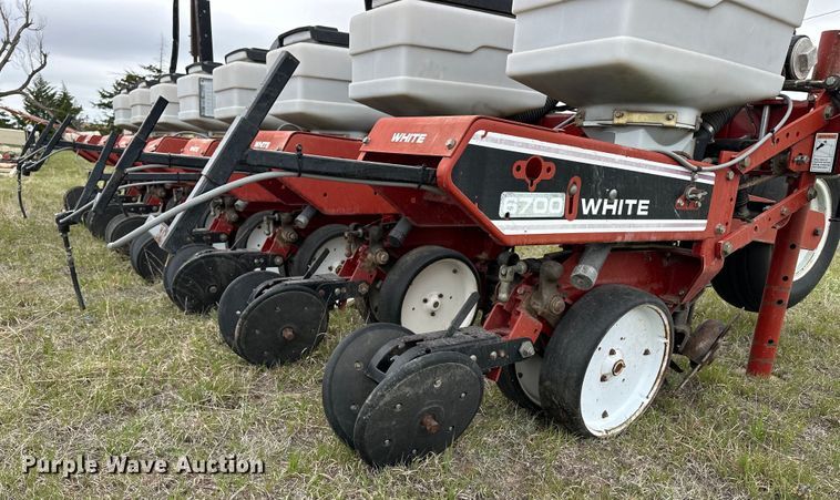 image for item OE9176 White 6700 planter